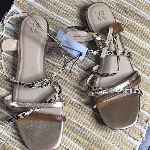 NWT NY&C strap sandals size 8 - Picture 1 of 3